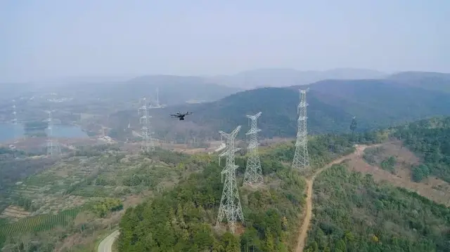 Çin'in Yangtze Nehri Üzerindeki En Büyük Ultra Yüksek Gerilimli Enerji Nakil Projesi Faaliyete Geçti