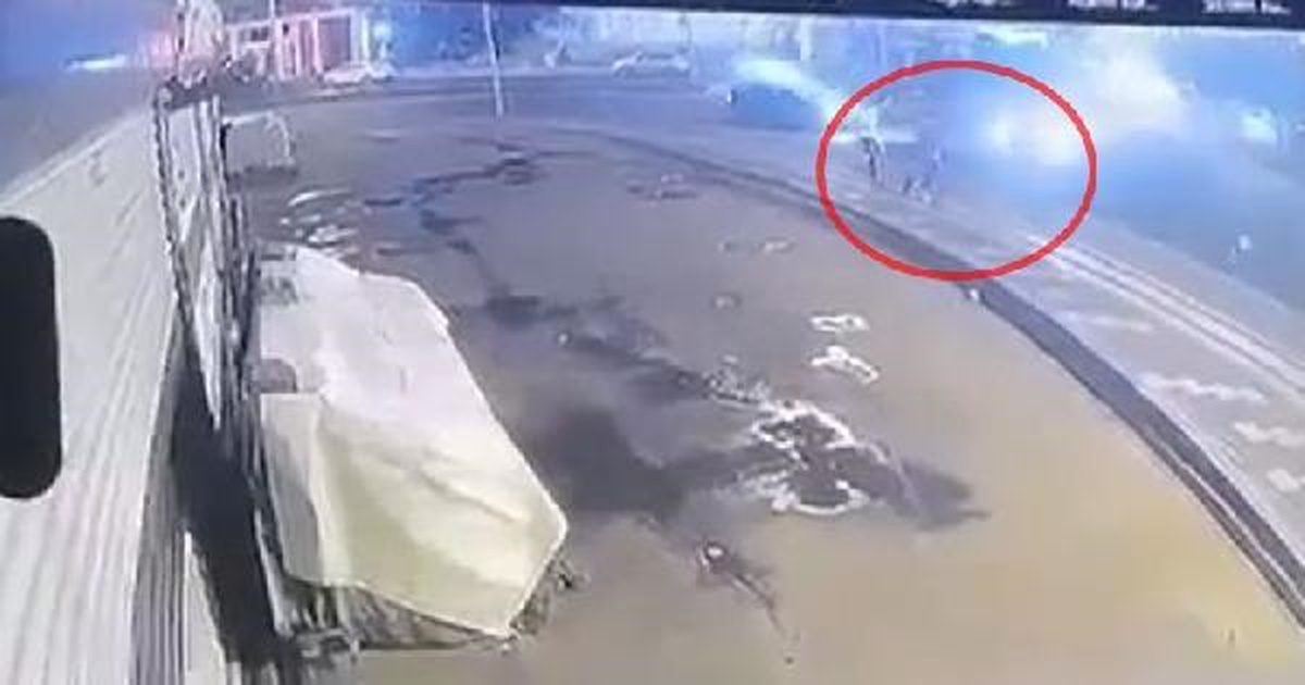 Diyarbakır\'da cipin çarptığı araç alışveriş merkezine girdi: 1 ölü, 7 yaralı