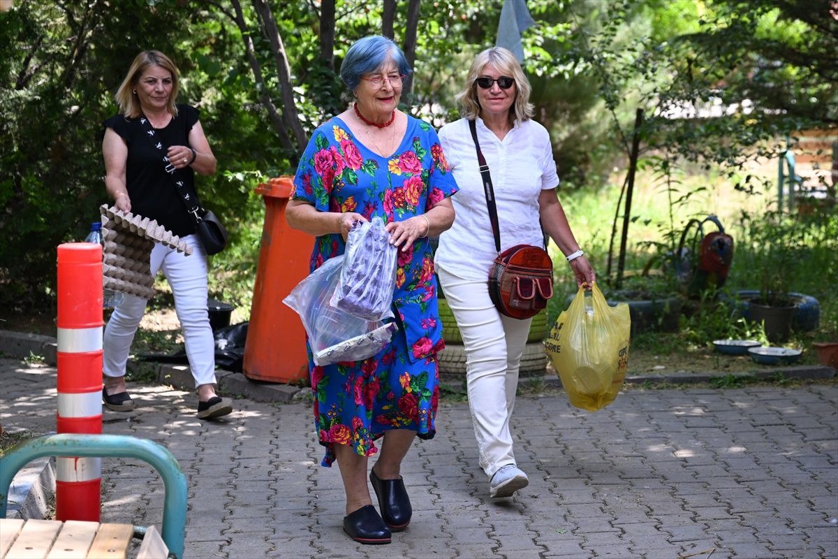 Ankara Çiğdem Mahallesi\'nde Bez Çanta Dağıtıldı