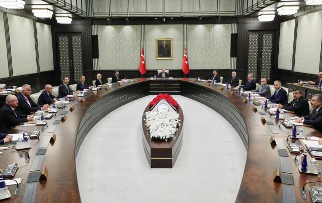 Kabine Erdoğan başkanlığında toplandı! Masada memura ve emekliye zam ile kira artışı var Kabine Erdoğan başkanlığında toplandı! Masada memura ve emekliye zam ile kira artışı var