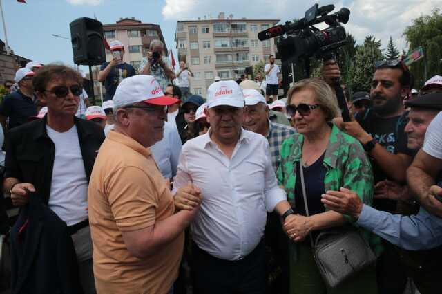 Kılıçdaroğlu'na değişim çağrısı yapan Tanju Özcan, Ankara'ya doğru yola çıktı Kılıçdaroğlu'na değişim çağrısı yapan Tanju Özcan, Ankara'ya doğru yola çıktı