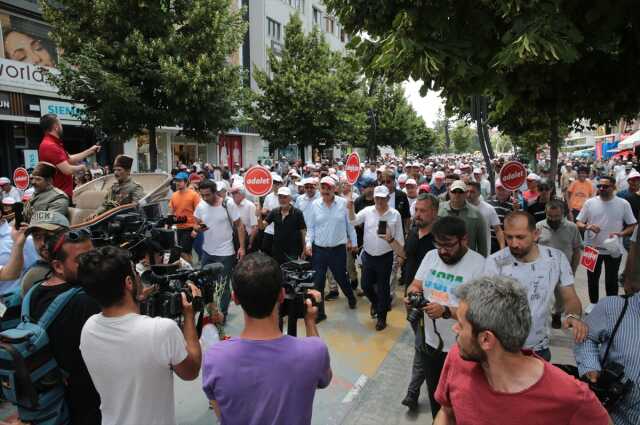 Kılıçdaroğlu'na değişim çağrısı yapan Tanju Özcan, Ankara'ya doğru yola çıktı Kılıçdaroğlu'na değişim çağrısı yapan Tanju Özcan, Ankara'ya doğru yola çıktı