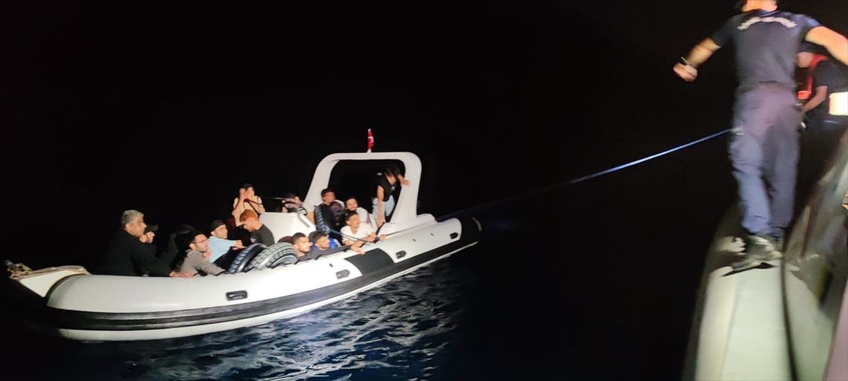 Muğla Bodrum\'da 17 düzensiz göçmen yakalandı