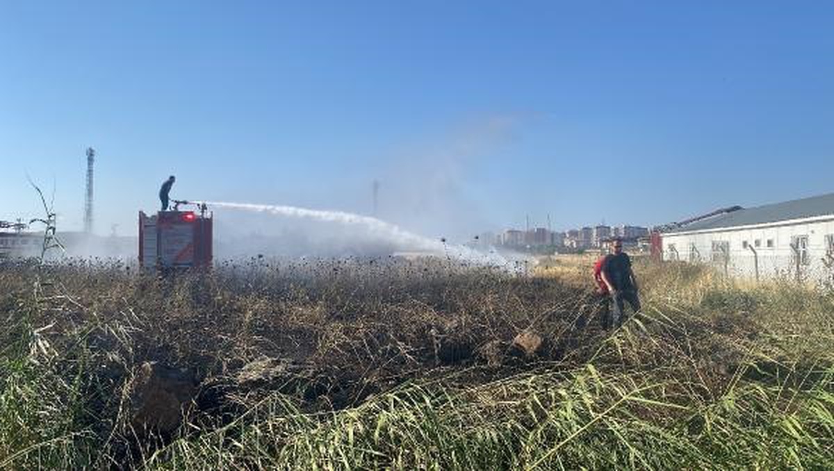 Diyarbakır\'da Yangın Çıktı, İtfaiye Ekipleri Hızlı Müdahale Etti