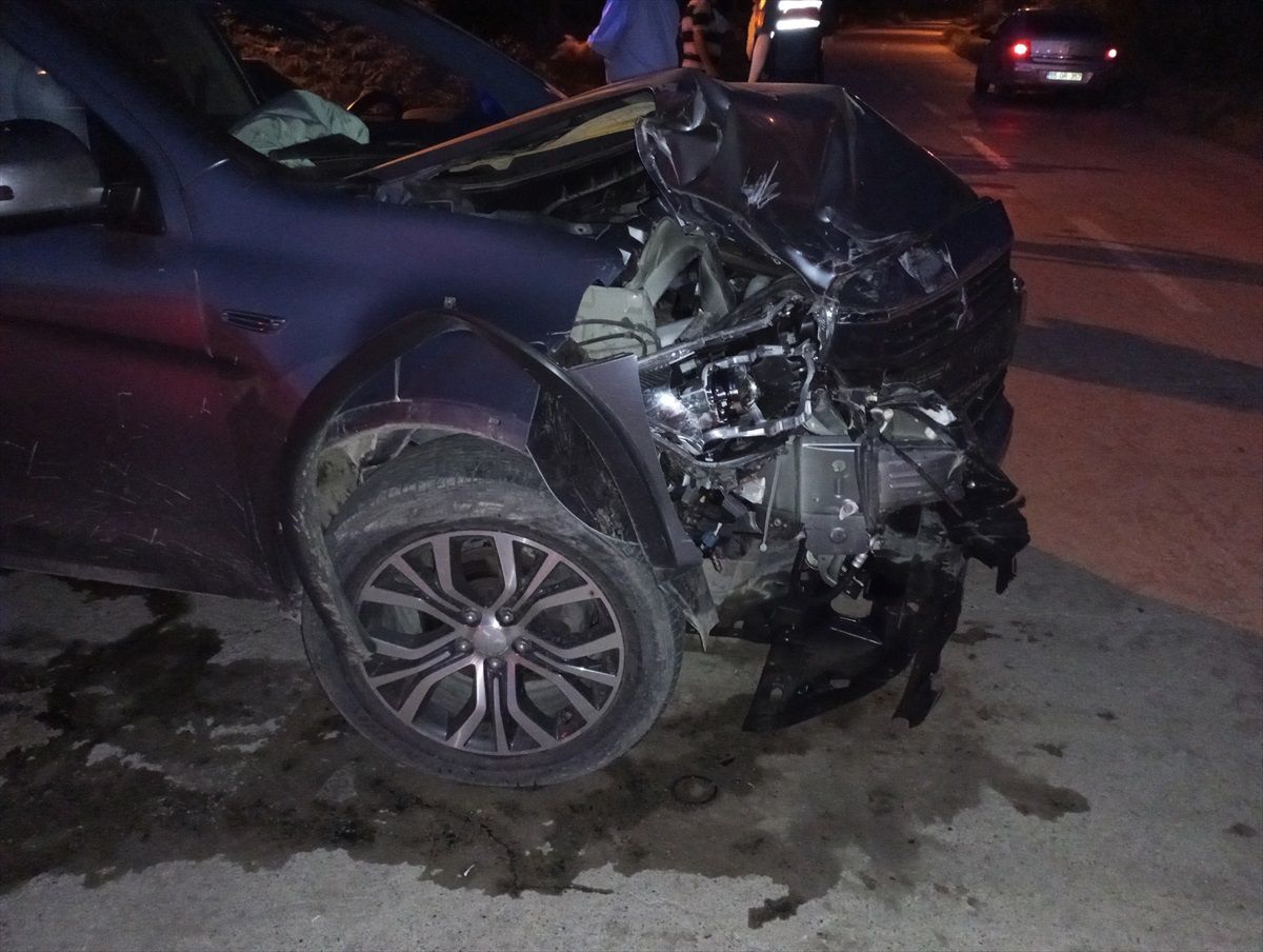 Samsun\'da Hafif Ticari Araç ile Cip Çarpıştı: 1 Yaralı
