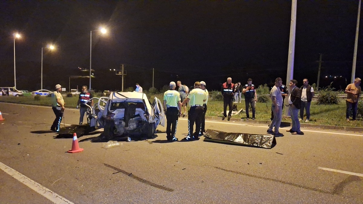 Samsun\'da Otomobil Kazası: 3 Ölü, 2 Ağır Yaralı