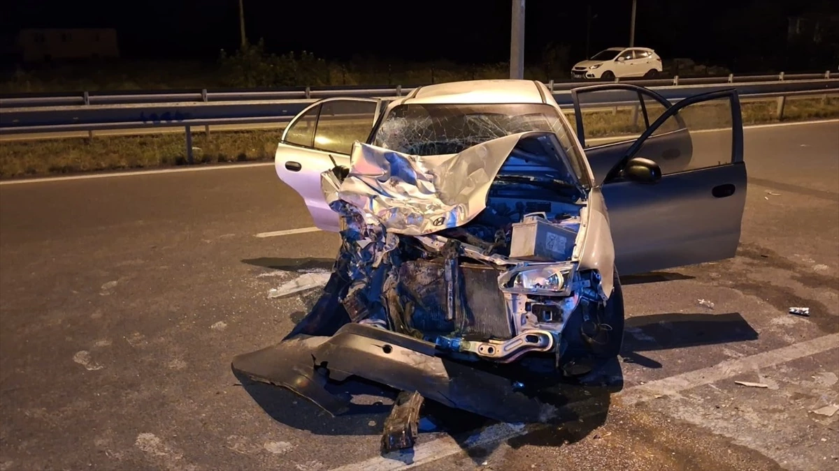 Samsun\'da Otomobil Kazası: 1\'i Bebek 5 Kişi Yaralandı