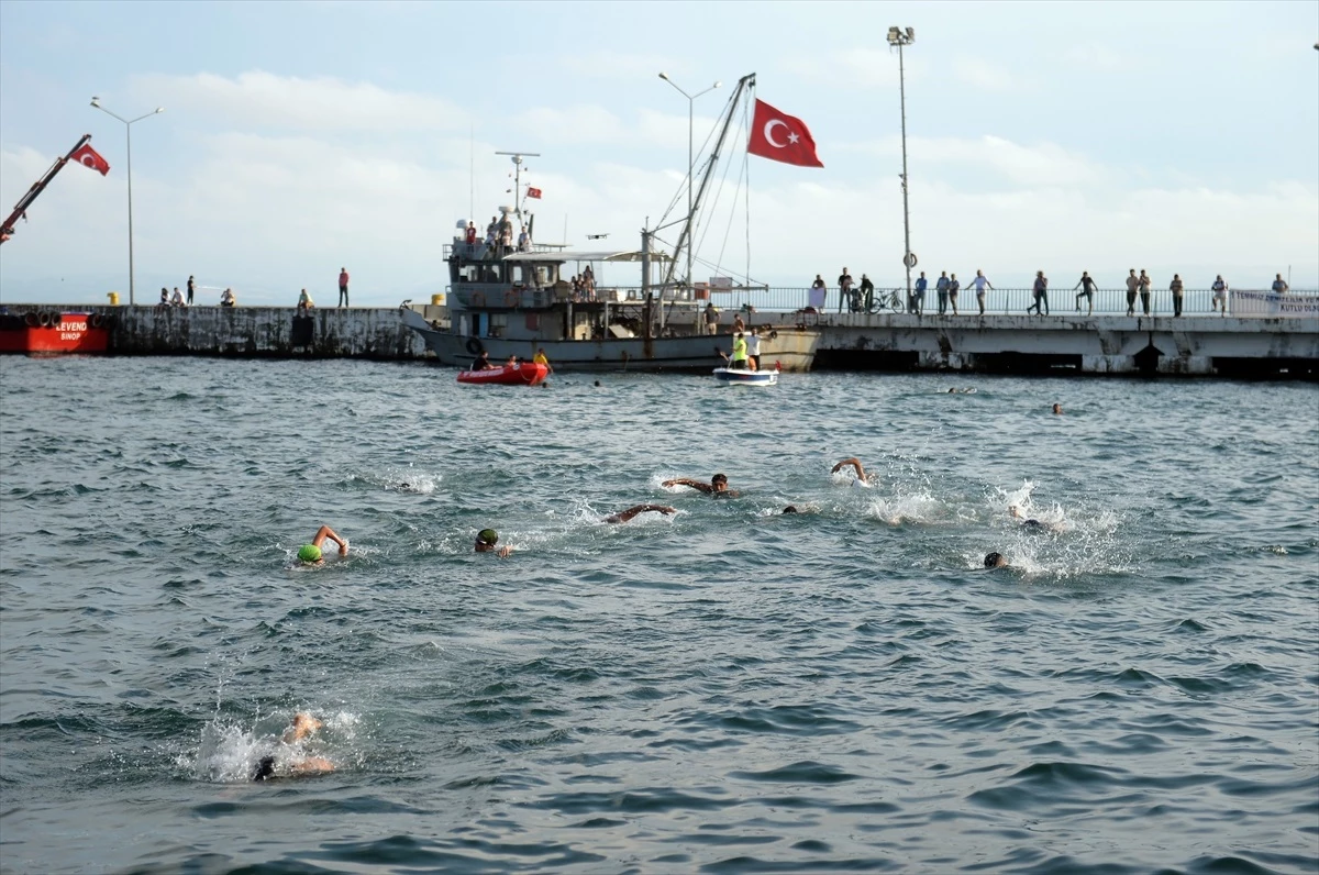 Sinop\'ta Denizcilik ve Kabotaj Bayramı Yarışmalarında Dereceye Girenlere Koç ve Altın Hediye Edildi