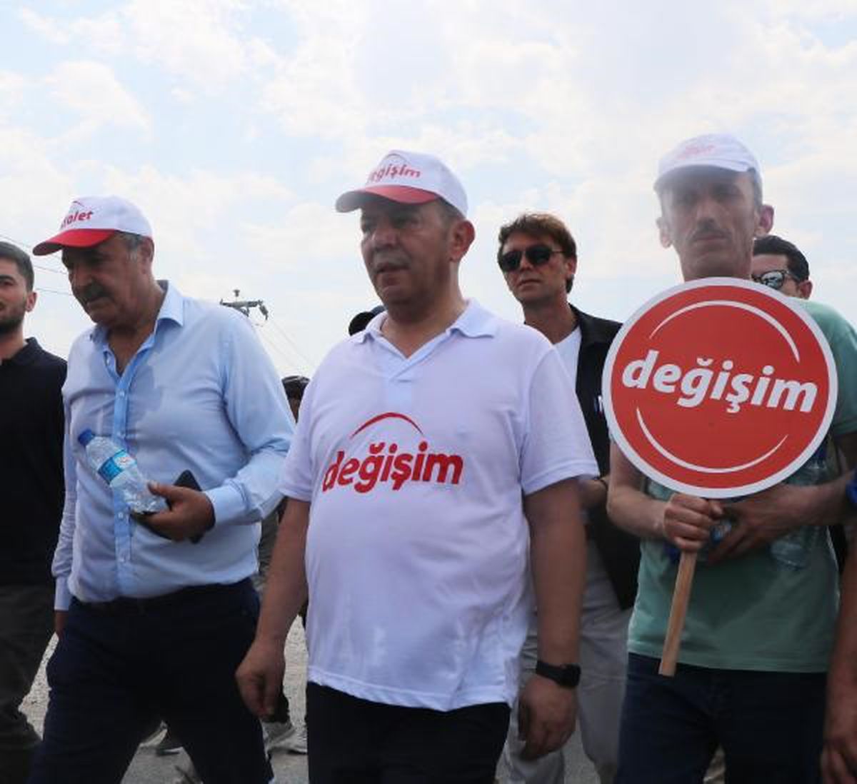 Bolu Belediye Başkanı Tanju Özcan\'ın \'Değişim ve Adalet\' Yürüyüşüne Yüzlerce Kişi Eşlik Etti