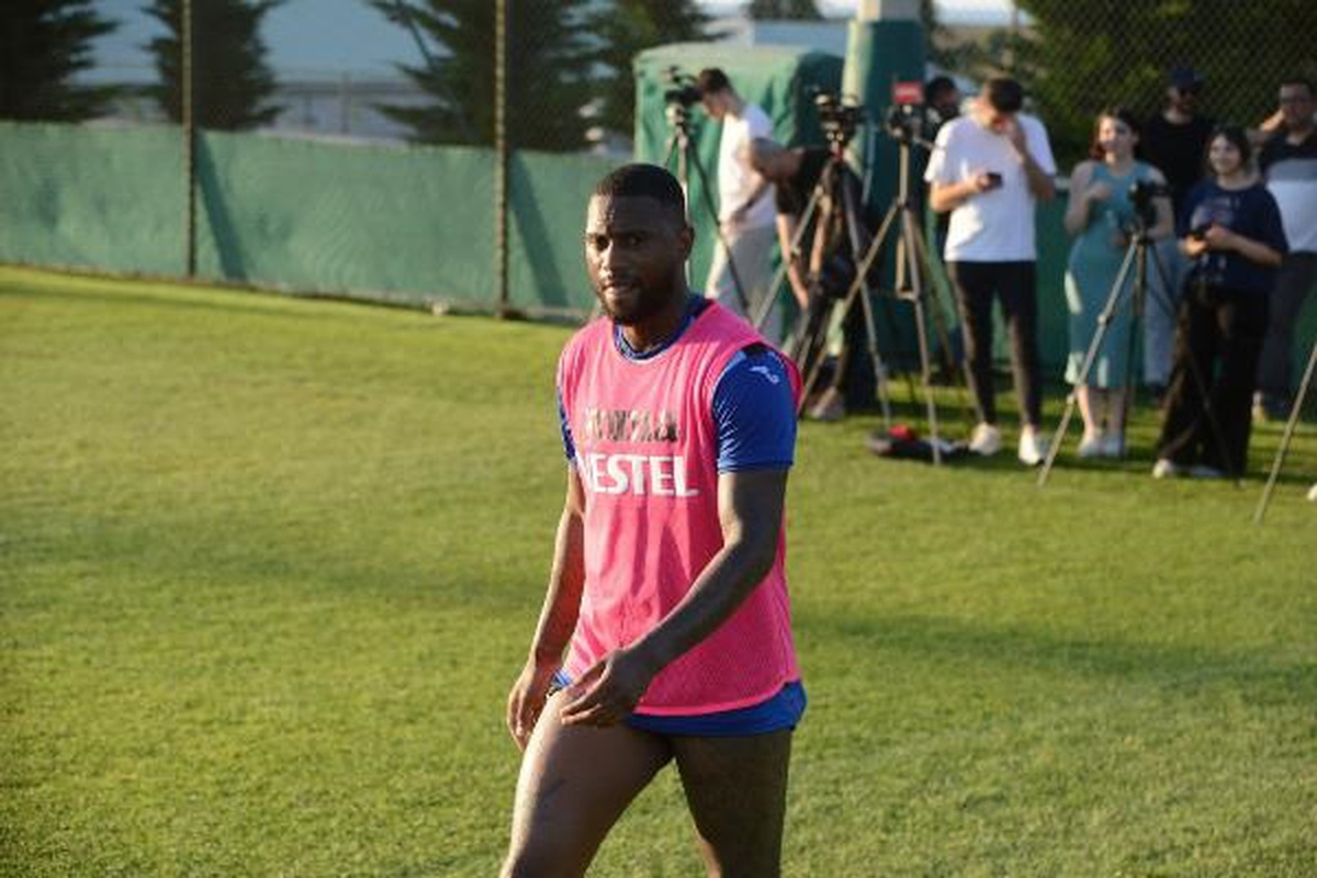 Trabzonspor, Slovenya kampı öncesi basına açık idman yaptı