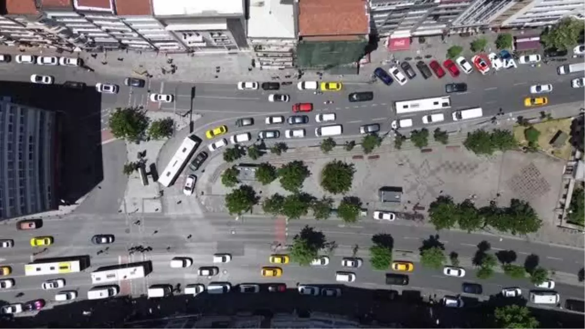 Türkiye\'nin ilk ölümlü trafik kazası Halaskargazi Caddesi\'nde meydana geldi