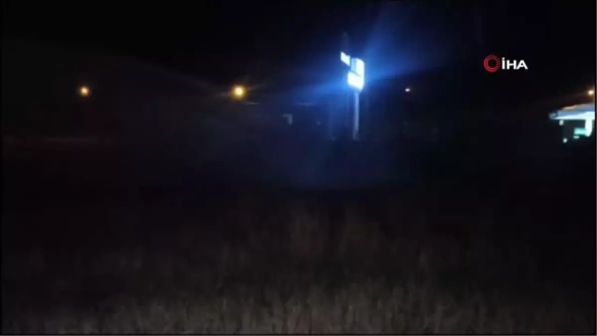 Yıldırım düştü, tarla alev alev yandı