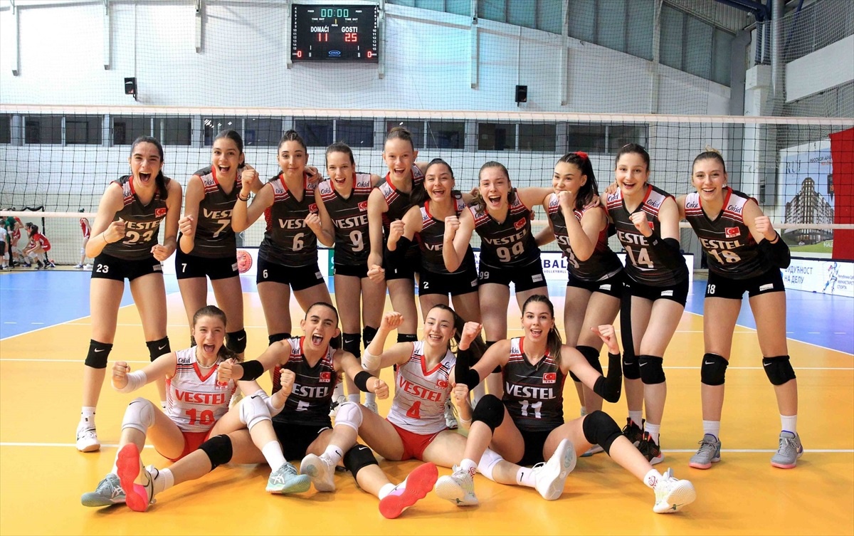 17 Yaş Altı Kadın Milli Voleybol Takımı Balkan Şampiyonası\'nda finale yükseldi