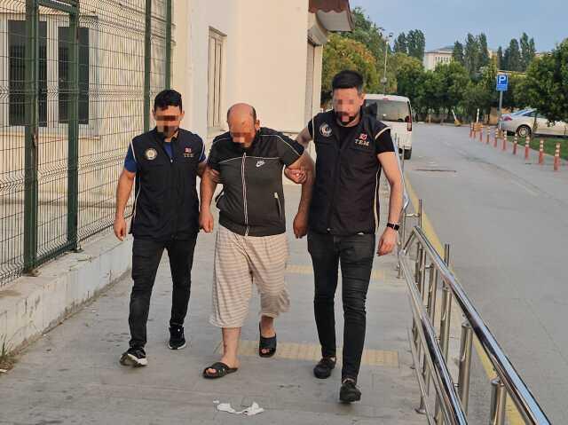 Adana'da DEAŞ Operasyonu: Çok Sayıda Şüpheli Gözaltına Alındı Adana'da DEAŞ Operasyonu: Çok Sayıda Şüpheli Gözaltına Alındı