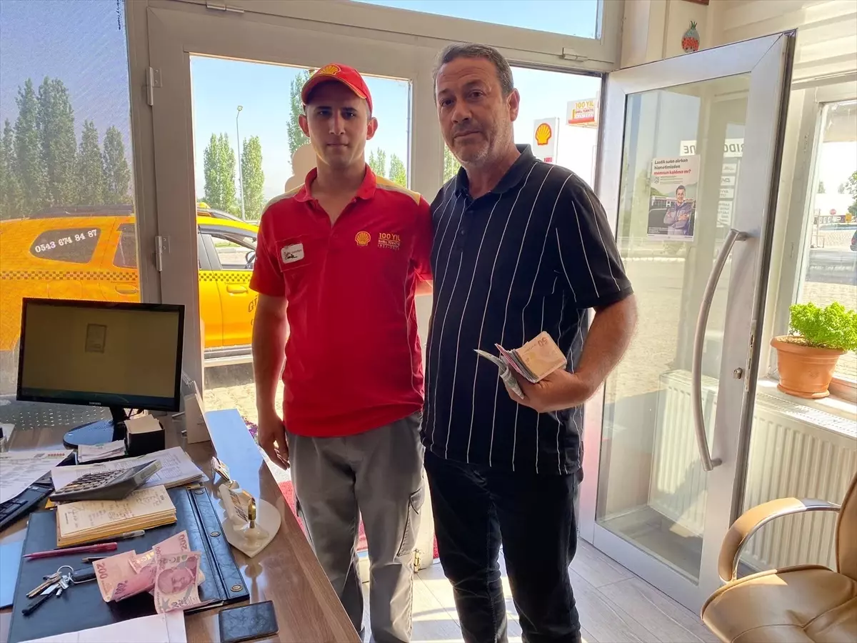 Depremzedeye düşen para teslim edildi