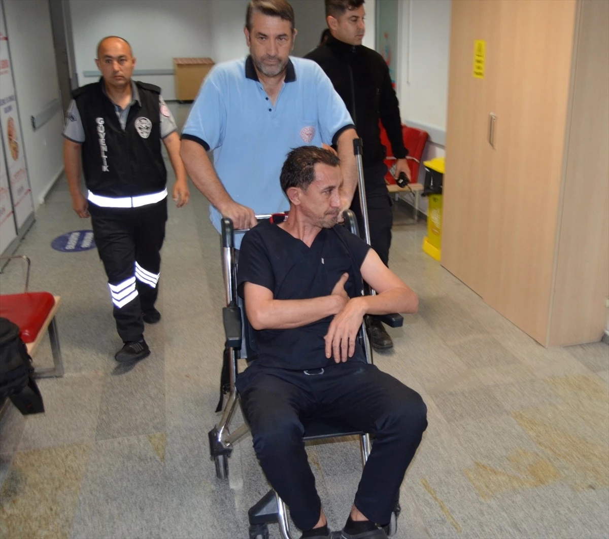 Aksaray\'da Hastanenin Temizlik Görevlisini Darbeden Refakatçi Gözaltına Alındı