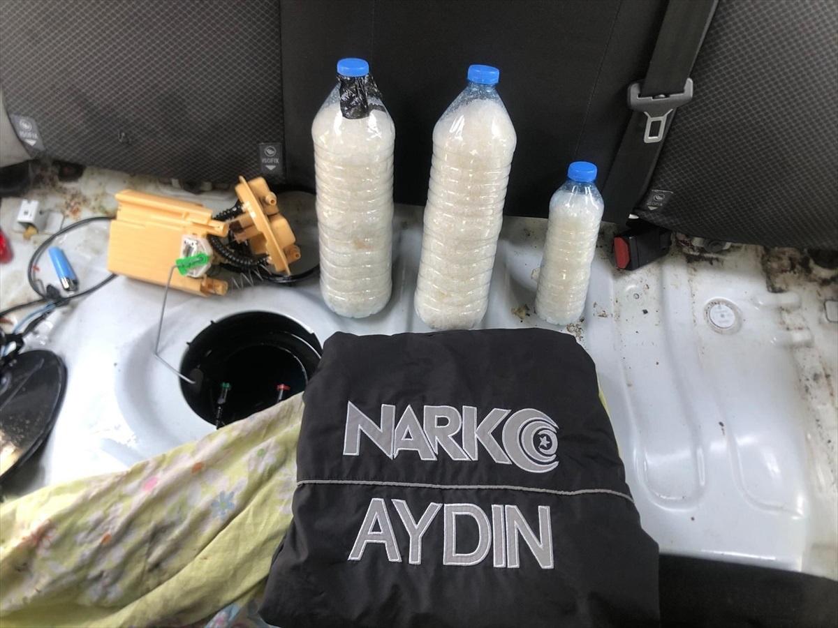 Aydın\'da Otomobilin Yakıt Deposunda Uyuşturucu Yakalandı, Sürücü Tutuklandı