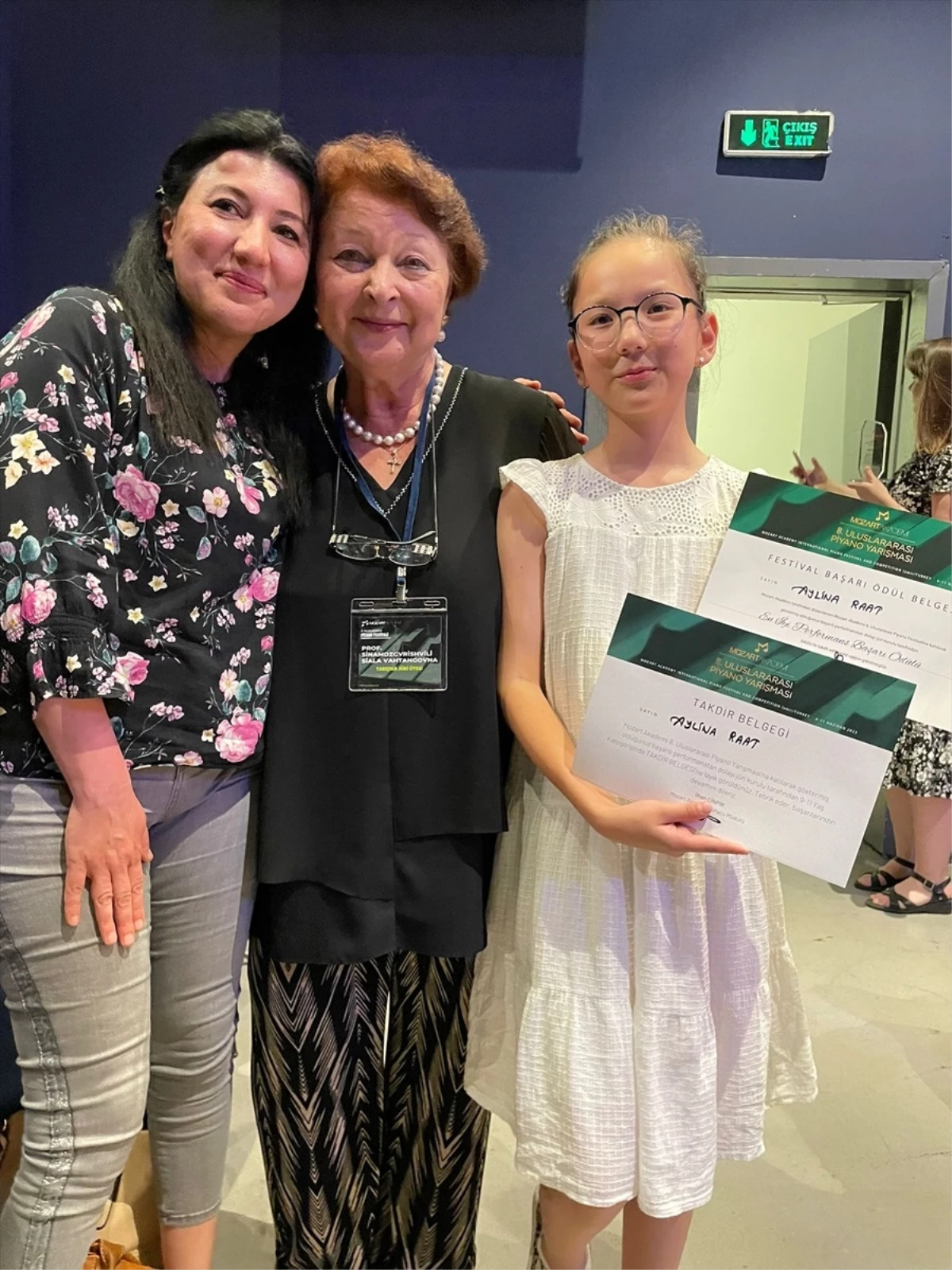 Antalya Büyükşehir Belediyesi İsmail Baha Sürelsan Konservatuvarı\'ndan 10 yaşındaki Aylina Raat, uluslararası piyano yarışmasında ödül aldı