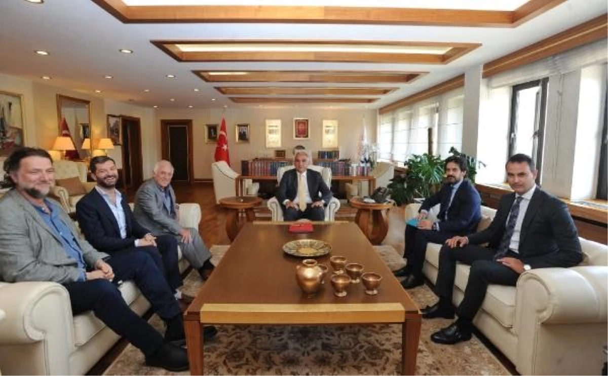 Kültür ve Turizm Bakanı Mehmet Nuri Ersoy, ünlü yapımcı James Brock ile bir araya geldi