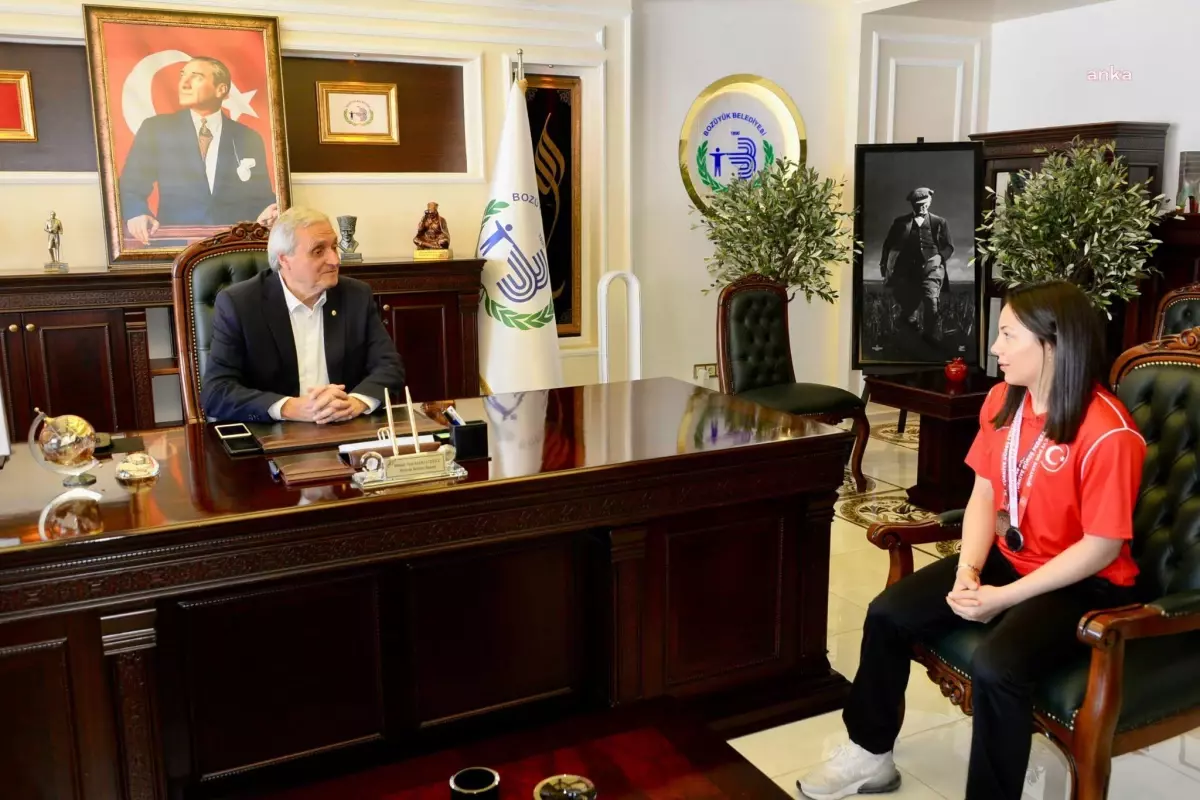 Başak Duman, Bozüyük Belediye Başkanı\'nı ziyaret etti