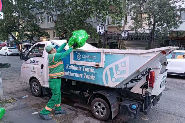 Çankaya Belediyesi yoğun bayram temizliği yaptı Çankaya Belediyesi yoğun bayram temizliği yaptı
