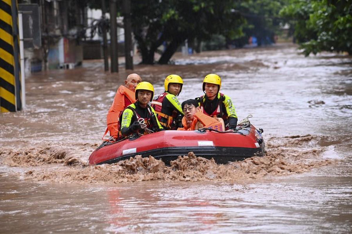 Çin\'in Chongqing Kentinde Şiddetli Yağışlar Nedeniyle Sel Uyarısı Verildi