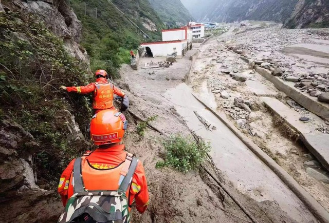 Çin'in Sichuan Eyaletinde 460.000'den Fazla Kişi Şiddetli Yağışlardan Etkilendi Çin'in Sichuan Eyaletinde 460.000'den Fazla Kişi Şiddetli Yağışlardan Etkilendi