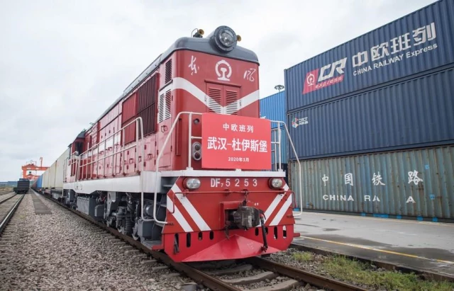 Çin'in Wuhan Kentinde Yılın İlk Yarısında Çin-Avrupa Yük Treni Seferleri Arttı