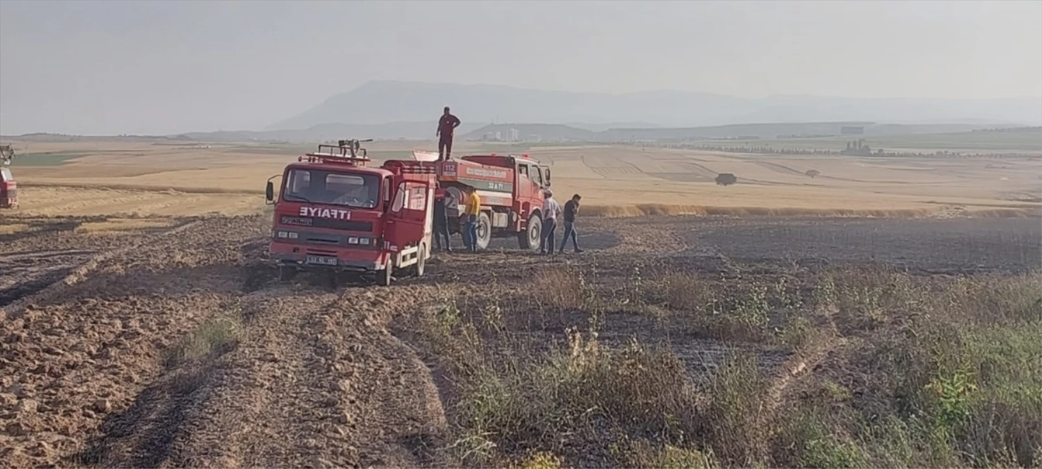 Afyonkarahisar\'da Buğday Tarlasında Çıkan Yangın Söndürüldü