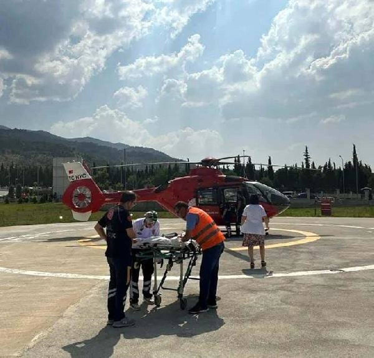 Kuşadası\'nda otelin havuzuna giren genç hayatını kaybetti.