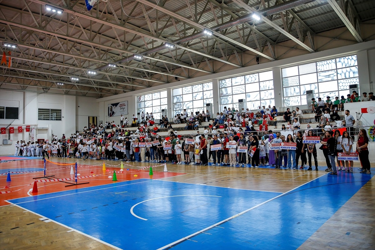 Diyarbakır\'da Gençlik ve Spor İl Müdürlüğü tarafından Spor Okulları açıldı