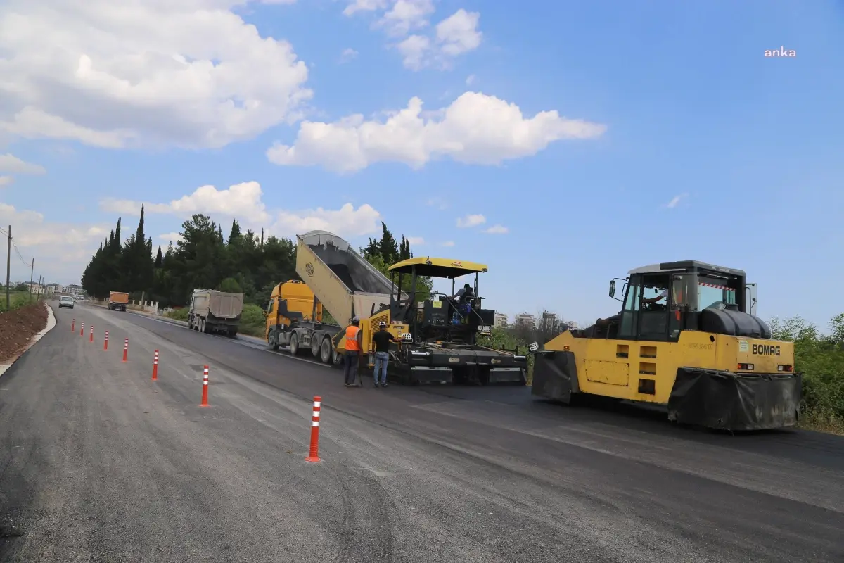 Döşemealtı'nda Yol Çalışmaları Hız Kesmeden Devam Ediyor