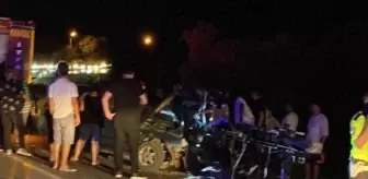 Erdek'te kafa kafaya çarpışan otomobillerde 1 ölü, 2 yaralı