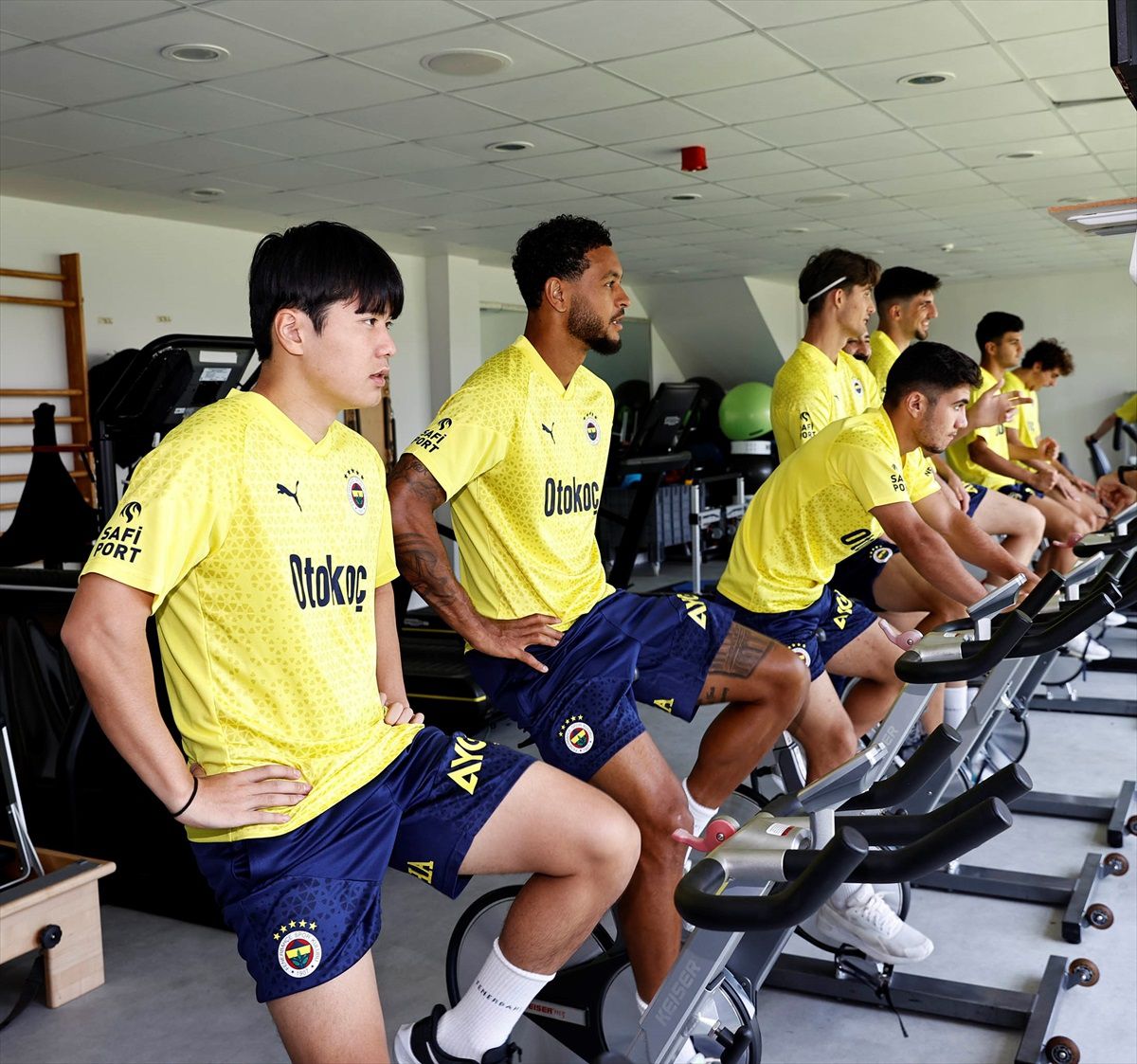 Fenerbahçe\'de futbolculara çeşitli testler yapıldı