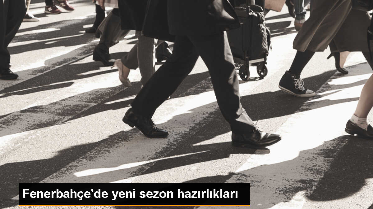 Fenerbahçe, yeni sezon hazırlıklarına akşam idmanıyla devam etti