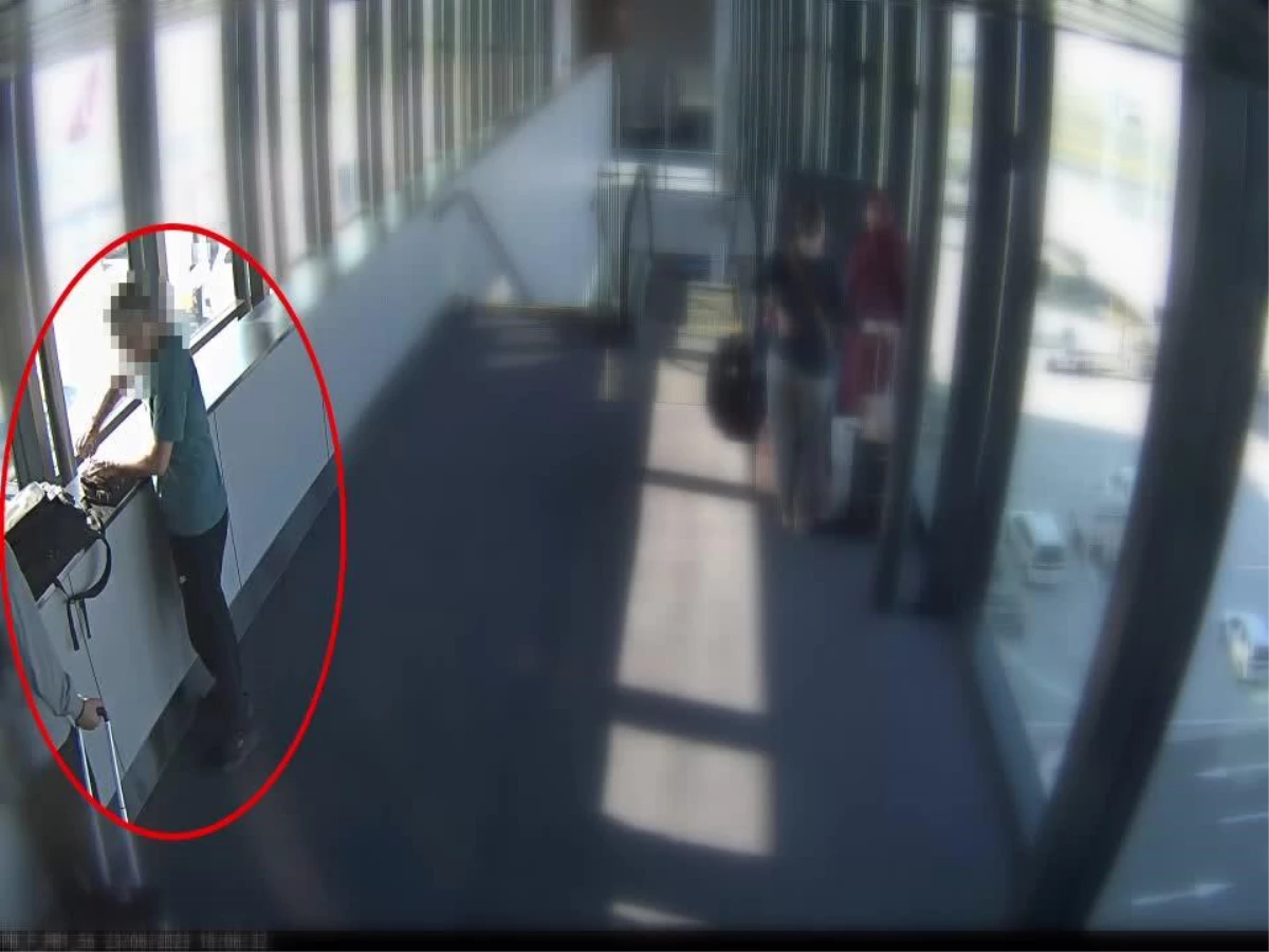 FETÖ Üyesi Aranan Şahıs İstanbul Havalimanı\'nda Yakalandı