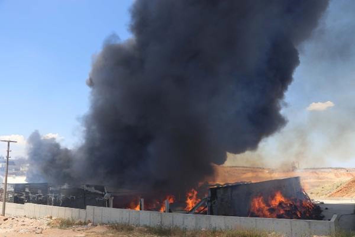Gaziantep\'te Sağlık Ürünleri Fabrikasında Yangın: Çatı Çöktü