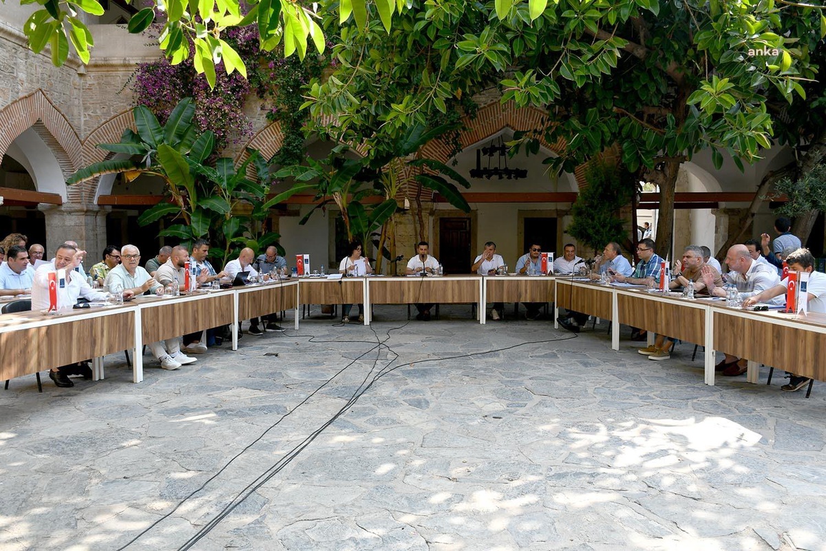 Kuşadası Belediyesi, altyapısı planlanmamış bölgelere yapı ruhsatı vermeme kararı aldı