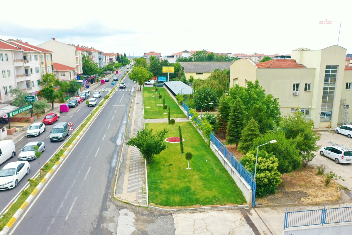 Lüleburgaz Belediyesi İstasyon Caddesi\'nde Atıl Alanı Yeşillendirdi