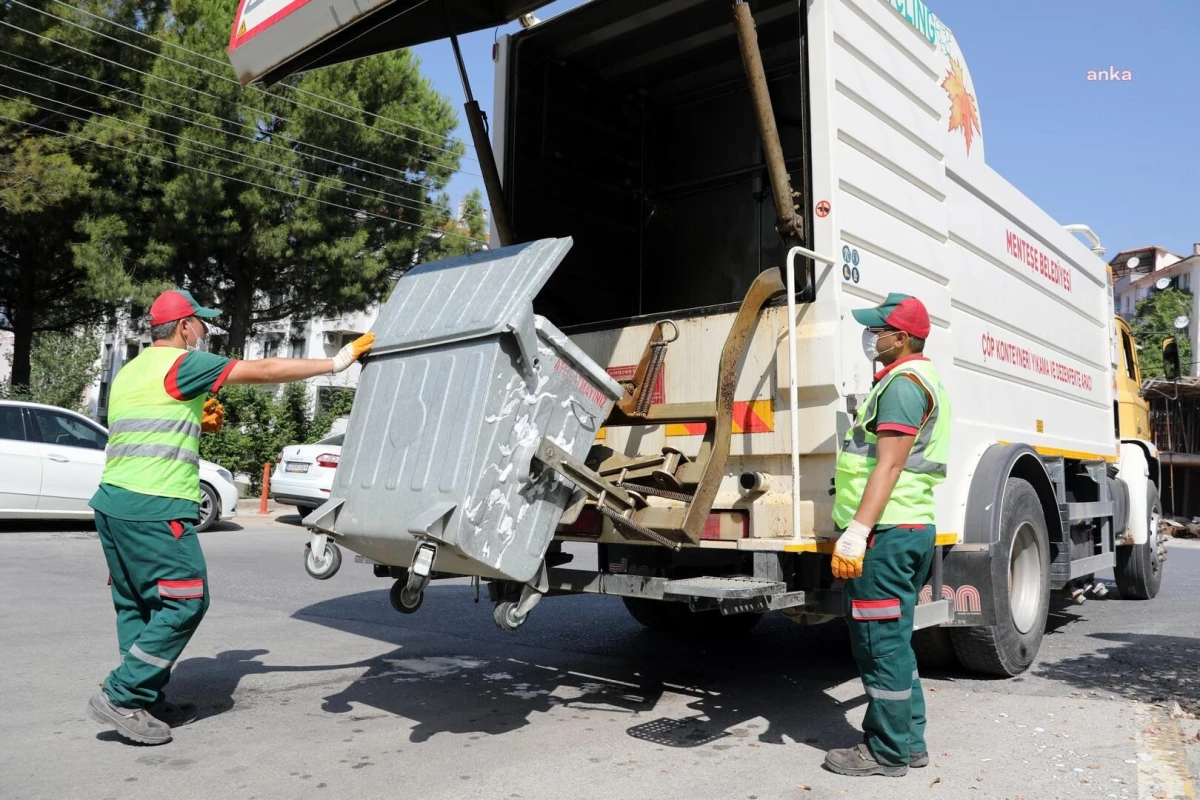 Menteşe Belediyesi Çöp Konteynerlerini Temizliyor