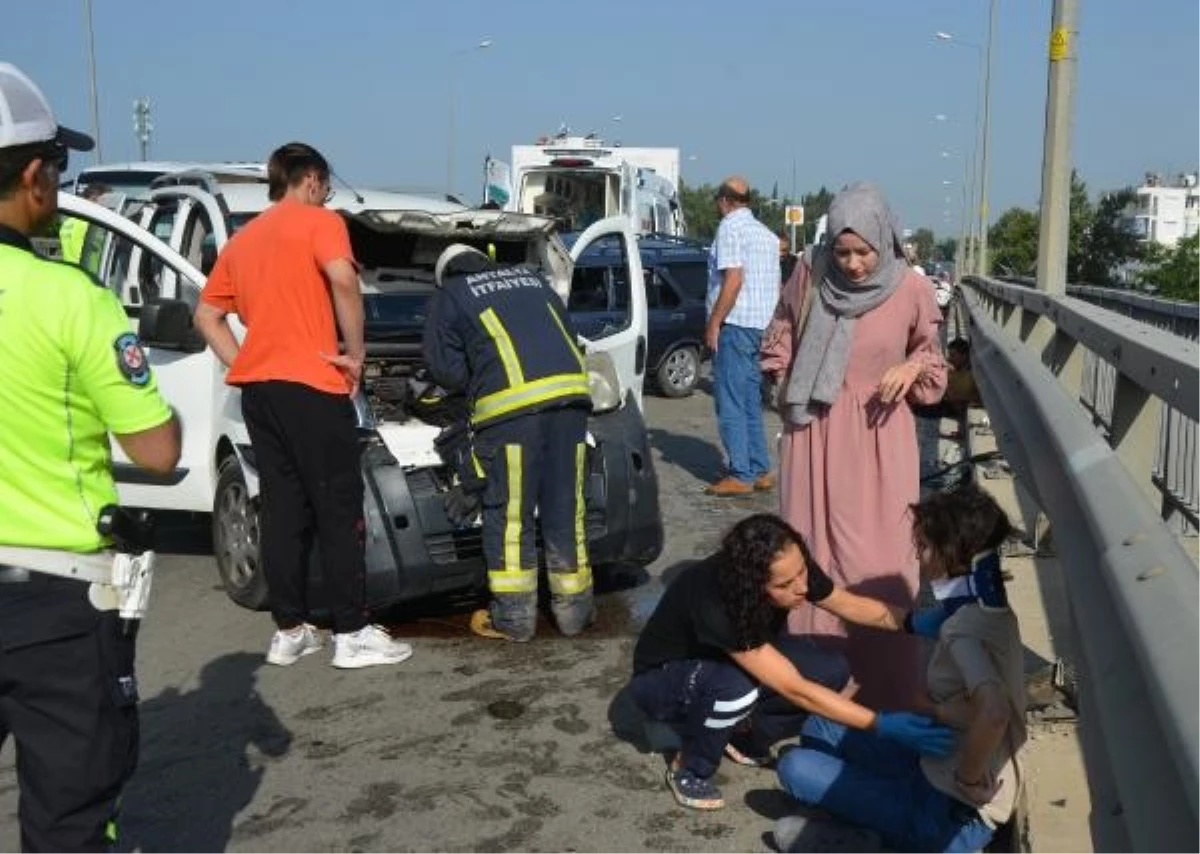 Serik\'te trafik kazası: 1 ölü, 4 yaralı