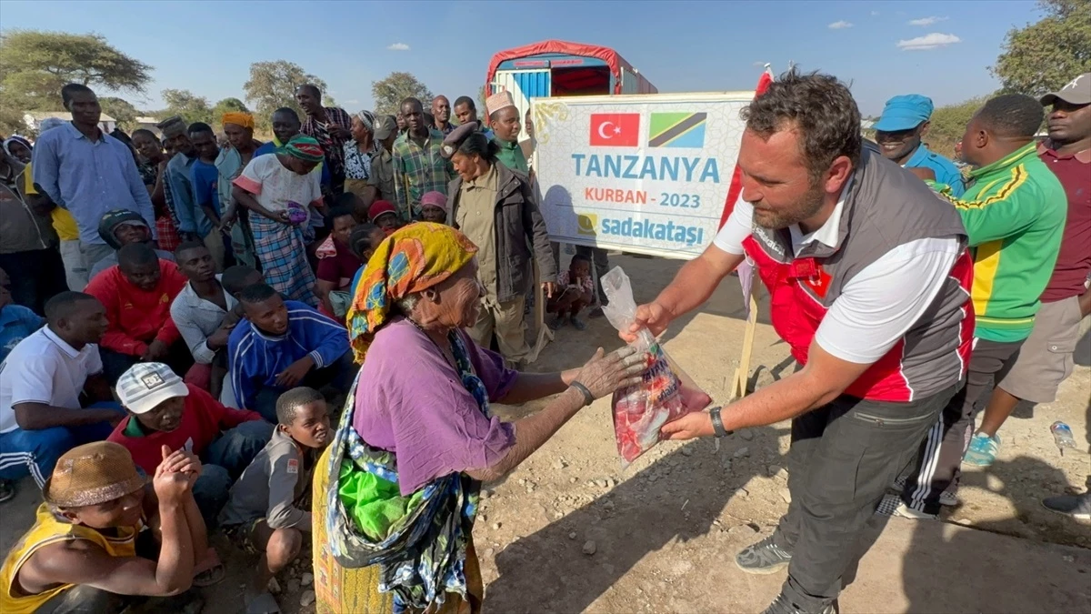 Sadakataşı Derneği, 30 Ülkede 900 Binden Fazla Kişiye Kurban Eti Dağıttı