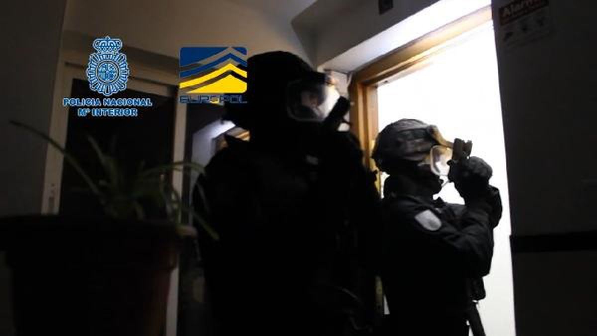 İspanya Polisi Liderliğindeki Operasyonla Avrupa\'ya Göçmen, Uyuşturucu ve Silah Kaçıran Çete Çökertildi