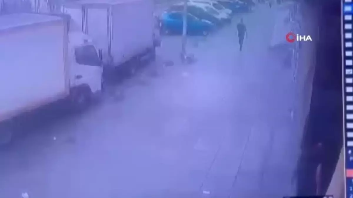 Sultangazi\'de kaçırıp tur attıkları kamyonetin akülerini çaldılar: O anlar kamerada
