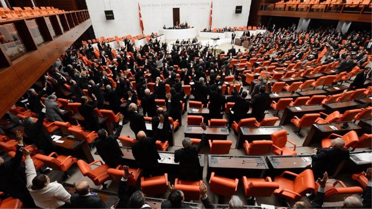 TBMM Genel Kurulu\'nda CHP ve AKP Milletvekilleri Arasında Tartışma Çıktı