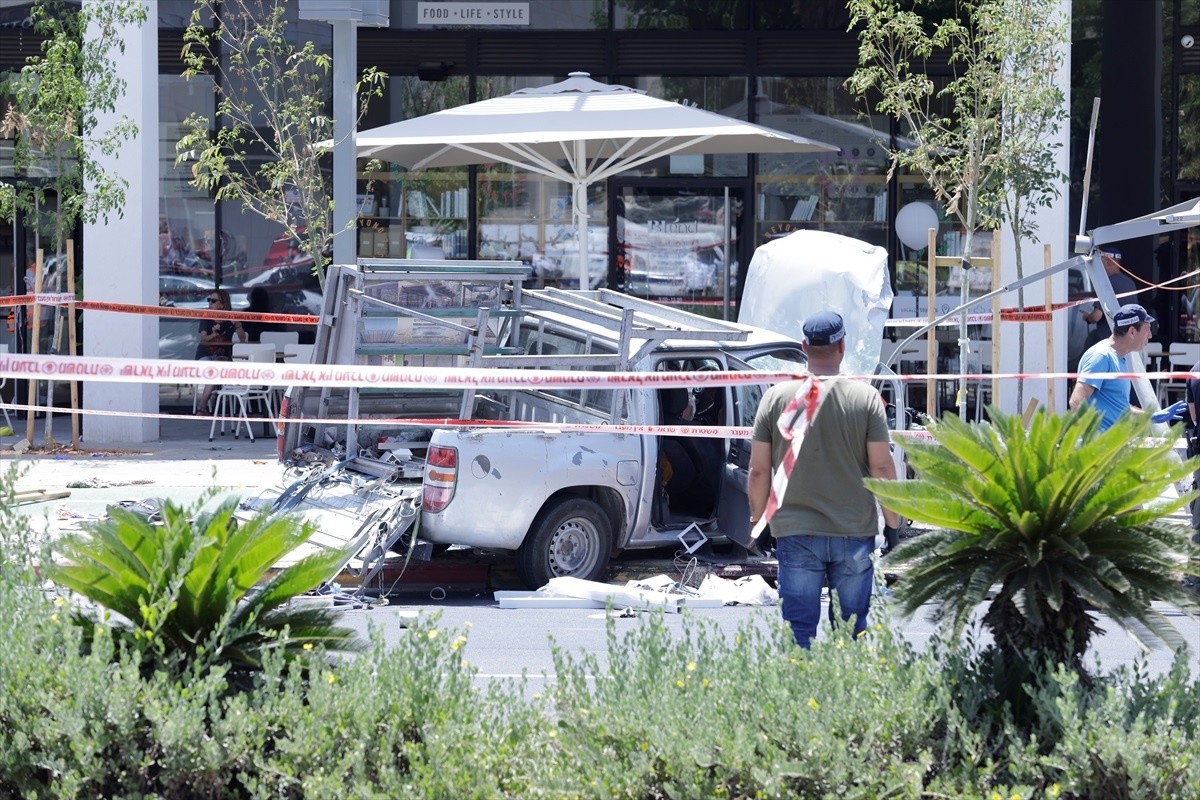 Tel Aviv\'de araç çarpması: 7 kişi yaralandı, şoför öldürüldü