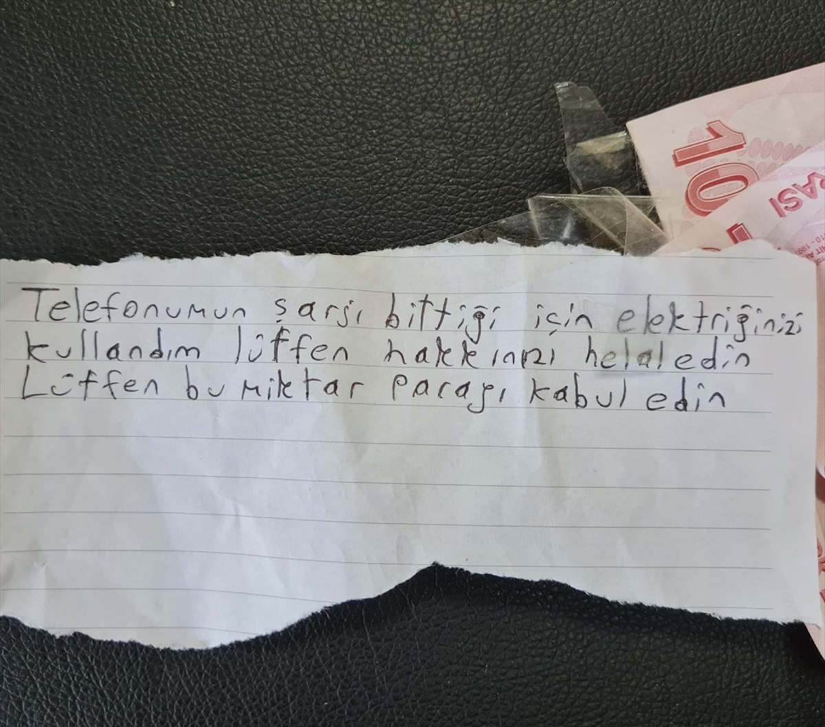 Erzurum\'da Şarjı Biten Telefonunu Hastanede Dolduran Vatandaş Helallik İstedi