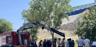 İstanbul Ümraniye'de Viyadük Altındaki Derede Erkek Cesedi Bulundu