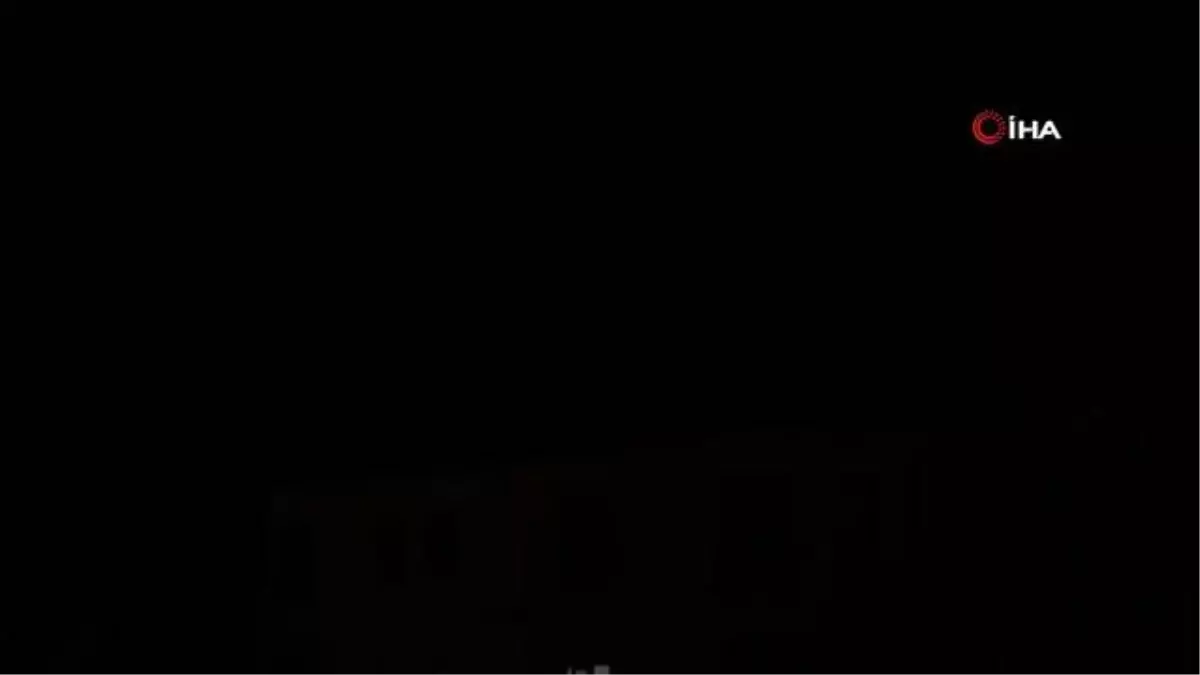 Zonguldak'ta şimşekler geceyi aydınlattı