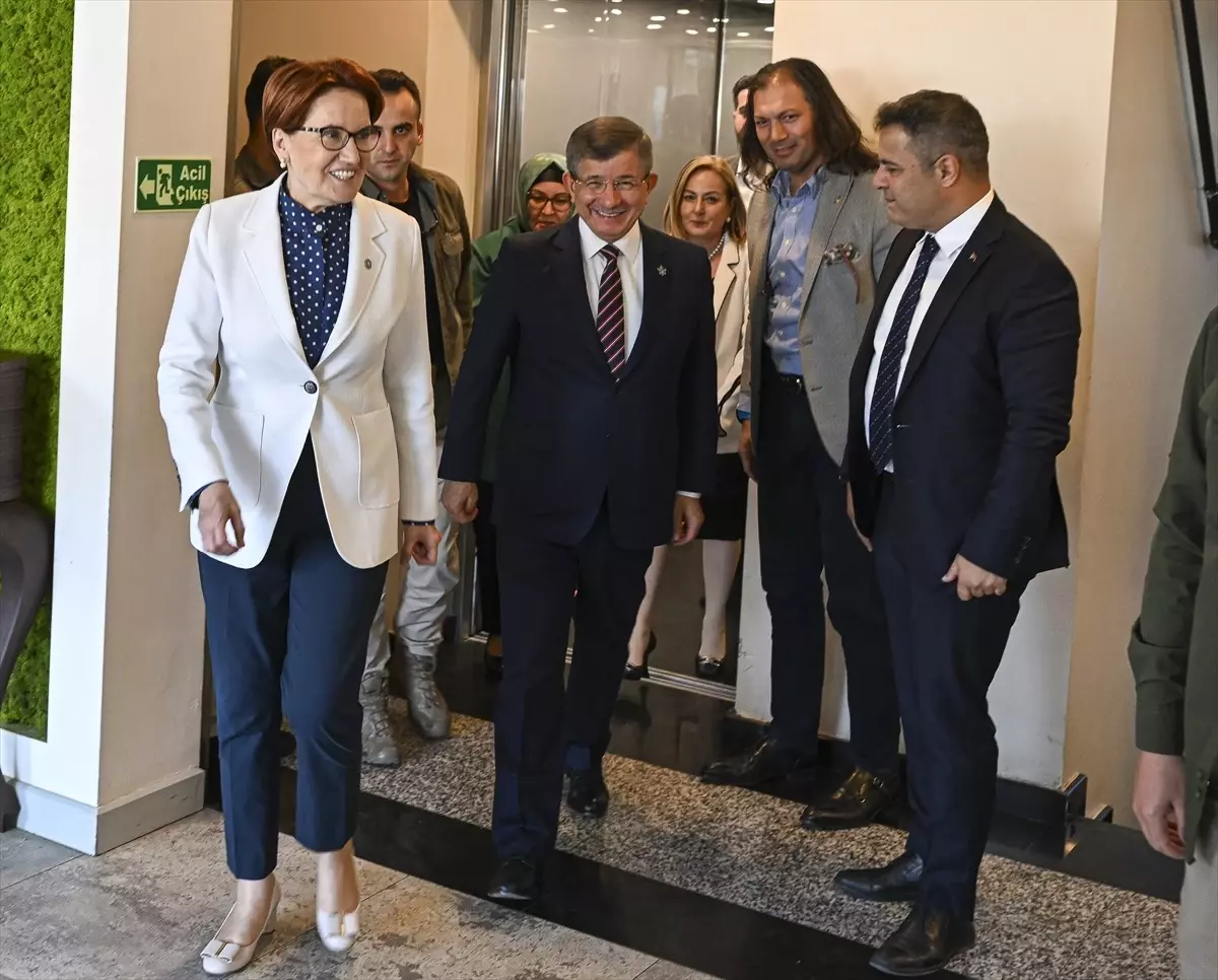 Akşener, Davutoğlu ile görüştü